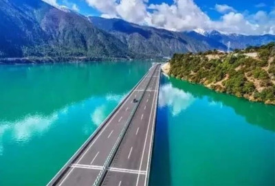 中國(guó)顏值最高的'高速公路'，風(fēng)景勝過(guò)瑞士，網(wǎng)友 自駕嗨翻天！